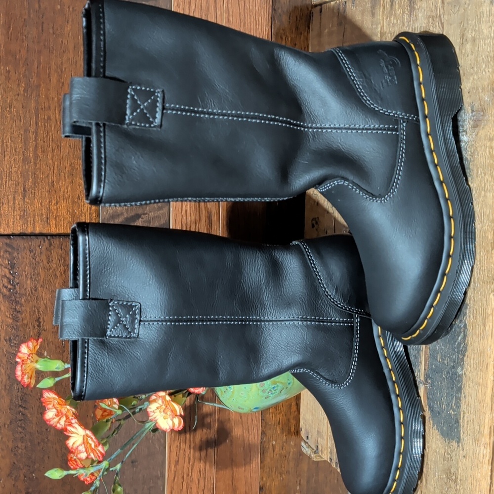 NWT Dr. Martens Black Leather Boots with Gold Stitching - Picture 7 of 10